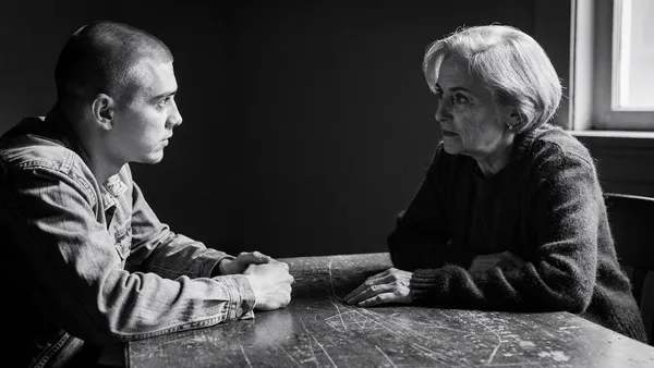 How to Adjust Your Physical Expression When Communicating Across Age Groups and Generations