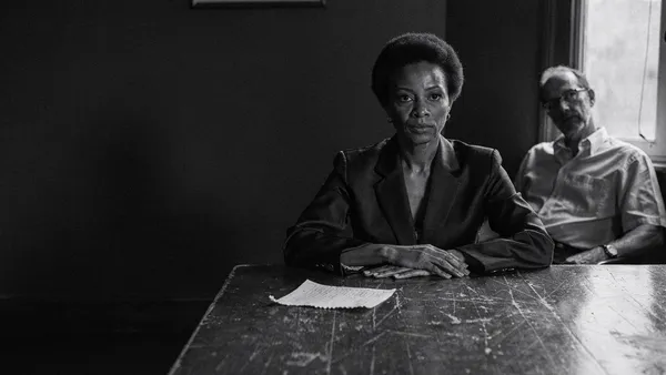 How to Use Physical Expression During Salary Negotiations to Strengthen Your Position Without Saying a Word