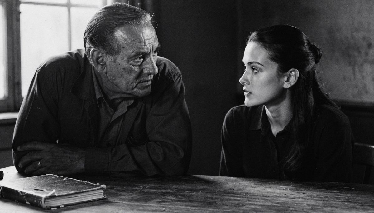 Two people in conversation illustrating curiosity questions rapport building